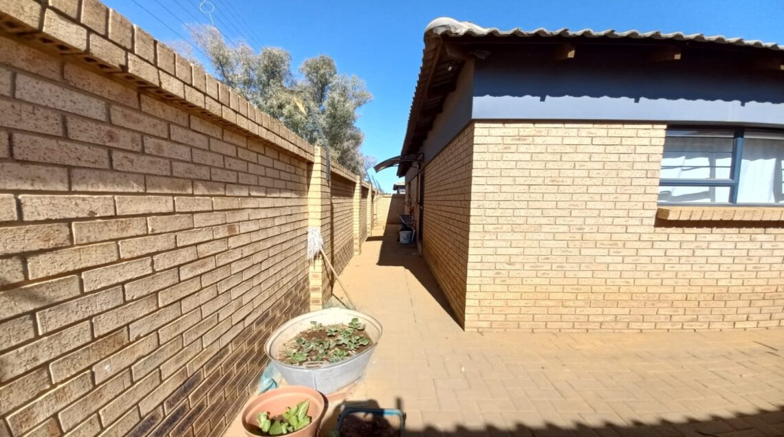 3 Bedroom Townhouse For Sale in Baillie Park Potchefstroom