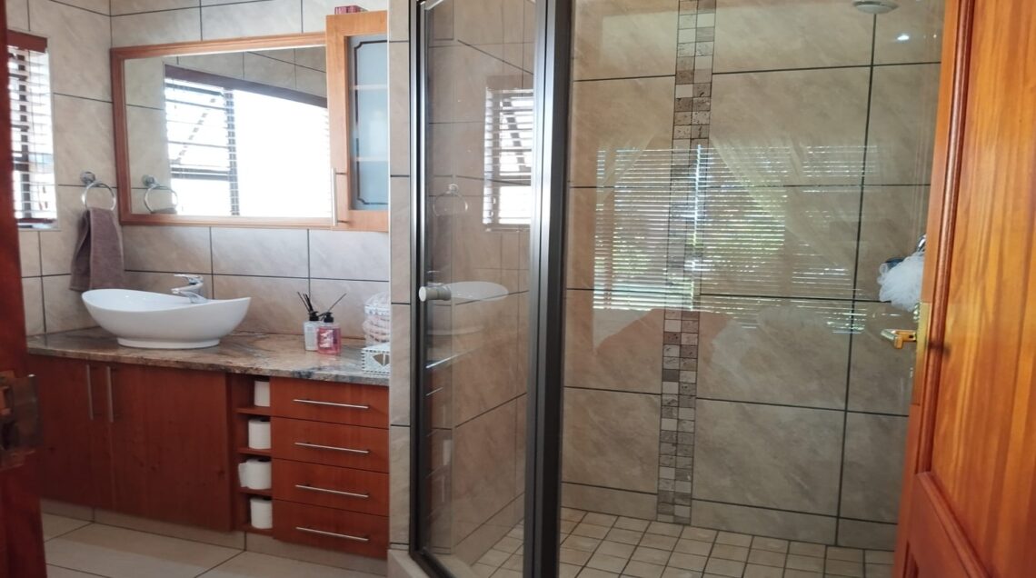 3 Bedroom House for Sale in Van Der Hoff Park Tuscany Ridge Estate