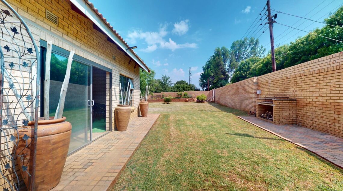17 Bedroom House for Sale in Van Der Hoff Park Potchefstroom